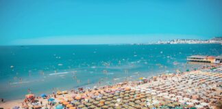 Faqja e njohur turistike: Pse britanikët dynden drejt Durrësit për pushime?