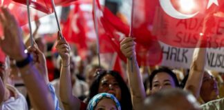 Skandal në Stamboll/ Arrestohet një tjetër kryebashkiak nga opozita së bashku me 47 zyrtarë të tjerë, tensionet politike në Turqi marrin “zjarr”