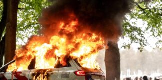 Përleshje të dhunshme me policinë në protestën kundër emigracionit në Holandë