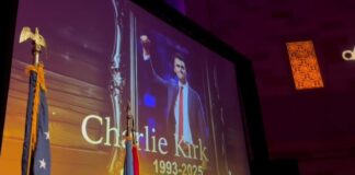 Shqiptarët në New York nderojnë me një minut heshtje Charlie Kirk, të pranishëm Begaj dhe Osmani