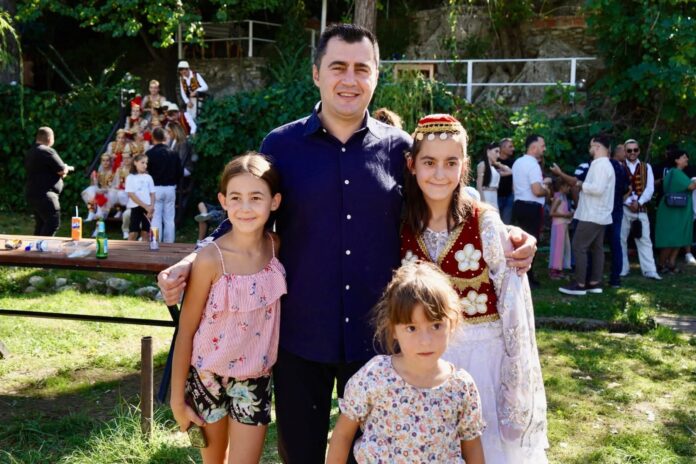 ba1a01b6-cb38-40fe-bc32-ba5ea462a23a