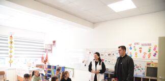 Bashkia e Elbasanit dhuron 108 botime për bibliotekat shkollore. Llatja/ “Pasuria e dijes nis nga libri”