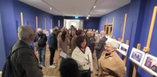 “Një popull në lëvizje”, ekspozita fotografike që dokumenton varfërinë e Shqipërisë në vitin 1994