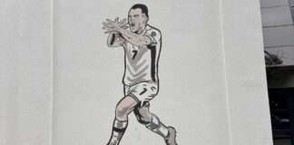 Rey Manaj ngriti peshë zemrat e shqiptarëve me golin historik, në Mitrovicë e falënderojnë me një murale
