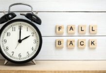 Nga e diela e 26 tetorit ndërron ora, akrepat shkojnë 60 minuta pas