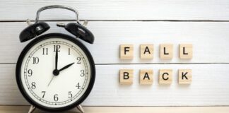 Nga e diela e 26 tetorit ndërron ora, akrepat shkojnë 60 minuta pas