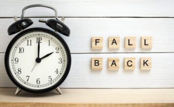 Nga e diela e 26 tetorit ndërron ora, akrepat shkojnë 60 minuta pas