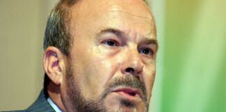 Ndahet nga jeta Fatos Nano, ish-Kryeministri liberal i socialistëve dhe një prej figurave politike që ka shënjuar 35 vitet postkomuniste