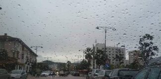 Rënie e ndjeshme temperaturash dhe mot i keq në Elbasan, Bashkia thirrje për kujdes në qarkullim