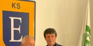 “Fjalë, gola dhe emocione” Fatmir Mëneri sjell në Elbasan librat që bashkojnë sportin me kulturën