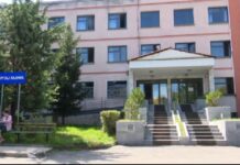 U gjet në rrugë dhe u dërgua me urgjencë në spital, ndërron jetë 40-vjeçari në Korçë. Muaj më parë u vetëhodh nga ballkoni i shtëpisë