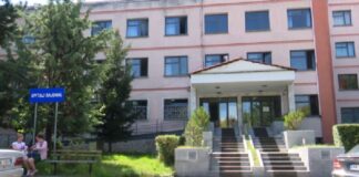 U gjet në rrugë dhe u dërgua me urgjencë në spital, ndërron jetë 40-vjeçari në Korçë. Muaj më parë u vetëhodh nga ballkoni i shtëpisë