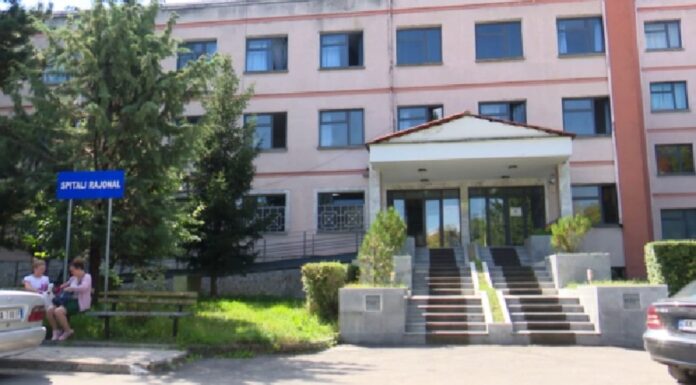 U gjet në rrugë dhe u dërgua me urgjencë në spital, ndërron jetë 40-vjeçari në Korçë. Muaj më parë u vetëhodh nga ballkoni i shtëpisë