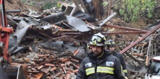 Moti i keq godet Italinë, rrëshqitjet masive të dheut shkatërrojnë një banesë gjatë natës, autoritetet në kërkim të dy të zhdukurve