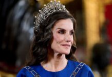 Foto/ Mbretëresha Letizia “thyen kodin”, guxon me veshjen