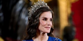 Foto/ Mbretëresha Letizia “thyen kodin”, guxon me veshjen