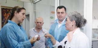 Kumbaro në laboratorin “AMEL” në Elbasan, nismë për ta afruar natyrën me shkollat