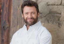 Hugh Jackman zbulon incidentin që e turpëroi në skenë: Më ndodhi live, para gjithë publikut