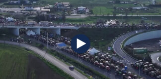 Protesta e fermerëve grekë/ Bllokojnë rrugët që lidhin Greqinë me Shqipërinë, duan uljen e kostove të prodhimit