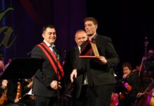 Këshilli Bashkiak Elbasan, nderon pas vdekjes gazetarin Aristir Lumezi me titullin ‘Qytetar Nderi’