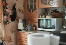 4 gabimet me mikrovalën, çfarë nuk duhet të bëni kurrë