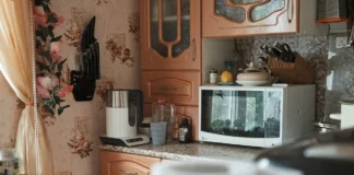 4 gabimet me mikrovalën, çfarë nuk duhet të bëni kurrë