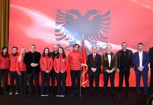 Presidenti Begaj i dorëzon flamurin ekipit kombëtar që garon në Lojërat Olimpike dimërore