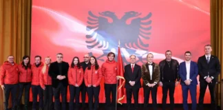 Presidenti Begaj i dorëzon flamurin ekipit kombëtar që garon në Lojërat Olimpike dimërore