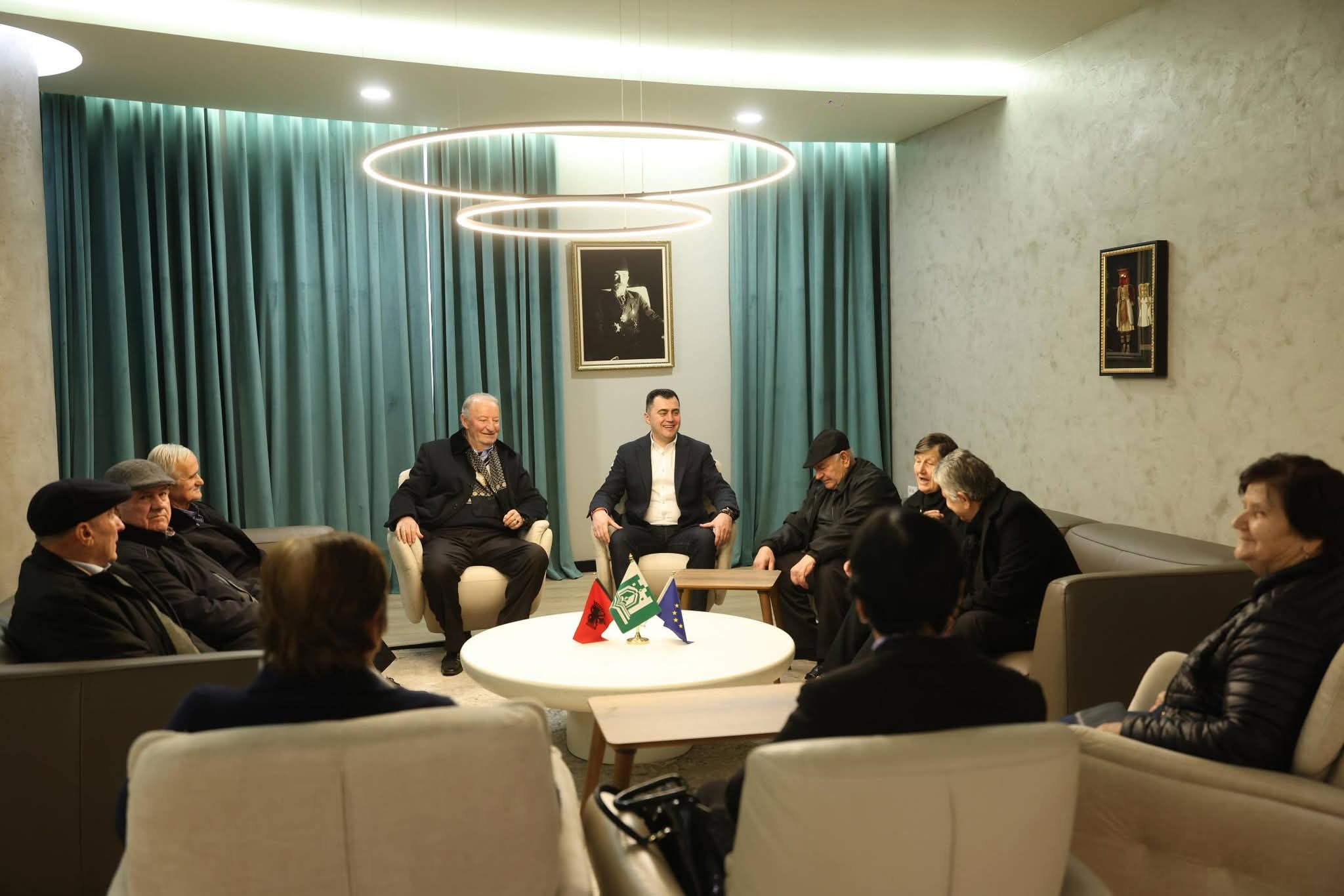 Llatja takim me pensionistët e Shirgjanit në Bashkinë e Elbasanit: Fokus zhvillimi dhe kujdesi social