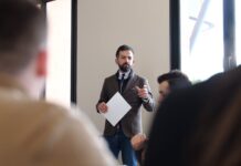 Elbasani fuqizon të rinjtë si “Ambasadorë të Energjisë”, hap i ri drejt neutralitetit klimatik