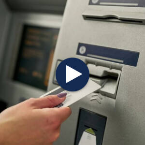 Bankomatet me kurse këmbimi transparente/ Rregulla të reja për tarifat bankare, klientët do të informohen për çdo komision