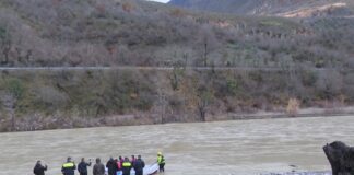 Zhduket 65-vjeçari në Vjosë/ Dyshohet se u mor nga rrjedha e lumit, vijojnë kërkimet nga polumbarët