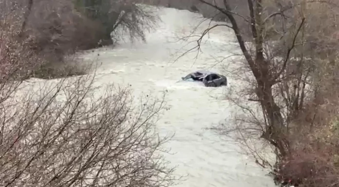 U la nga shoku në mjetin e rënë në përrua, gjendet pas një muaji trupi i të riut