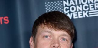 Vokalisti i grupit 3 Doors Down, Brad Arnold, ndahet nga jeta në moshën 47-vjeçare