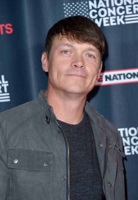 Vokalisti i grupit 3 Doors Down  Brad Arnold  ndahet nga jeta në moshën 47 vjeçare