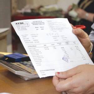 Bizneset paguanin energjinë si familjarë, FSHU: Do të përballen me penalitete