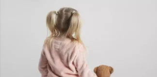 Autizmi/ Femrat preken po aq sa meshkujt, por diagnostikohen më vonë, ja çfarë thotë studimi i fundit