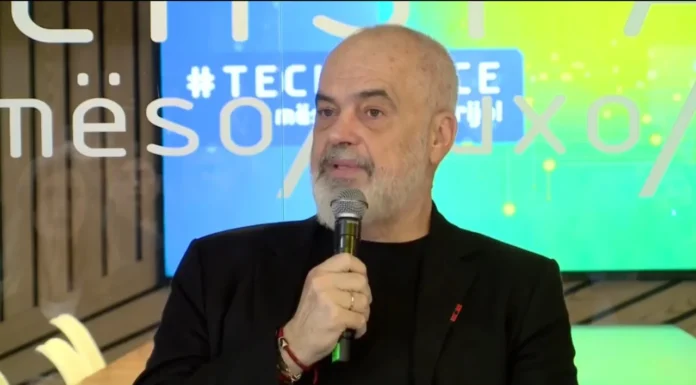 “Fatkeqësi që emri i AKSHI-t të njolloset”, Rama: Më dhemb çdo goditje e padrejtë që i bëhet këtij institucioni. Në mjegull e dini sa ujqër dhe minj ka Shqipëria