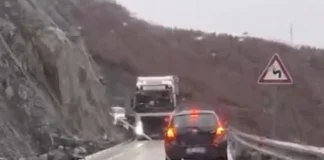 “Paralizohet” rruga drejt juglindjes, probleme edhe në segmentin alternativ të ARRSH-së, bllokohen tre trajlera