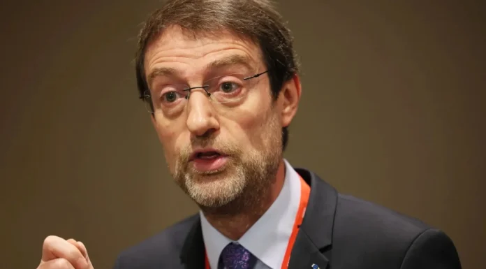 Ferit Hoxha në krye të Diplomacisë, Besnik Mustafaj: Shpresoj të revokojë ligjin e Shërbimit të Jashtëm, godet trupën diplomatike