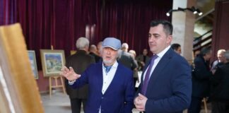 Piktori Sadik Kasa shpallet “Qytetar Nderi i Elbasanit” në ekspozitën “Stinët”