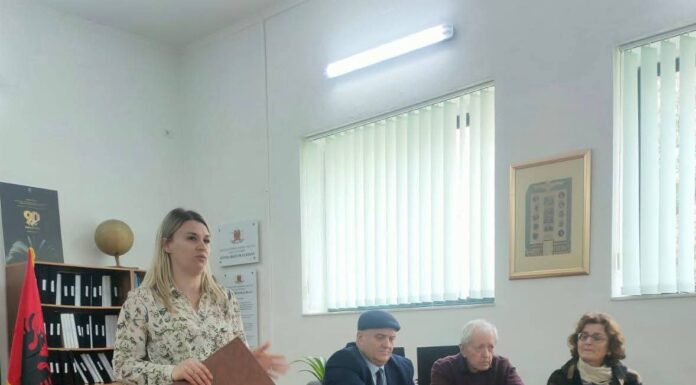 Video/Elbasan – Ekspozitë përkujtimore për Skënderbeun, nxënësit afrohen me librin dhe historinë kombëtare