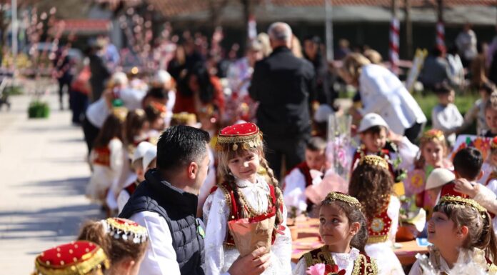 Sofrat e vogëlusheve mbushin me ngjyra Parkun “Aqif Pasha” për Ditën e Verës