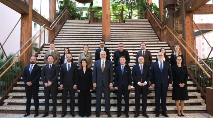 Kryeministri Edi Rama takon ministrat në “Vilën 30”, zbulohet çfarë po diskutojnë