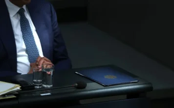 Politico: Diplomatët paralajmërojnë se dosjet sekrete të BE-së rrezikojnë të bien në duart e Kremlinit