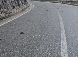 Nis shkatërrimi i shkëmbinjve në malin e Torovicës në Lezhë, prej 8 vitesh rrezikonin jetën e qytetarëve të zonës