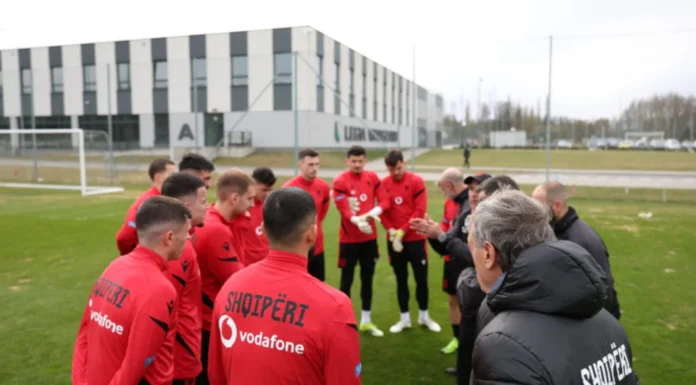 Pas zhgënjimit me Poloninë, Kombëtarja kryen stërvitjen e radhës në Varshavë