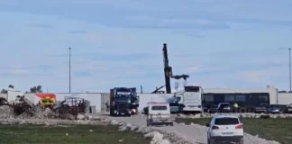 Zhvendosen mbetjet toksike në Durrës pas ankesave të banorëve, 102 kontejnerët me mbetje dërgohen në një zonë tjetër