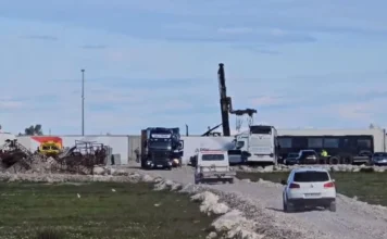 Zhvendosen mbetjet toksike në Durrës pas ankesave të banorëve, 102 kontejnerët me mbetje dërgohen në një zonë tjetër