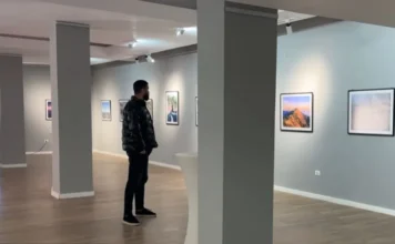 Vlora nga sytë e një alpinisti, ekspozitë me fotografi nga majat e maleve dhe bregdeti i qytetit